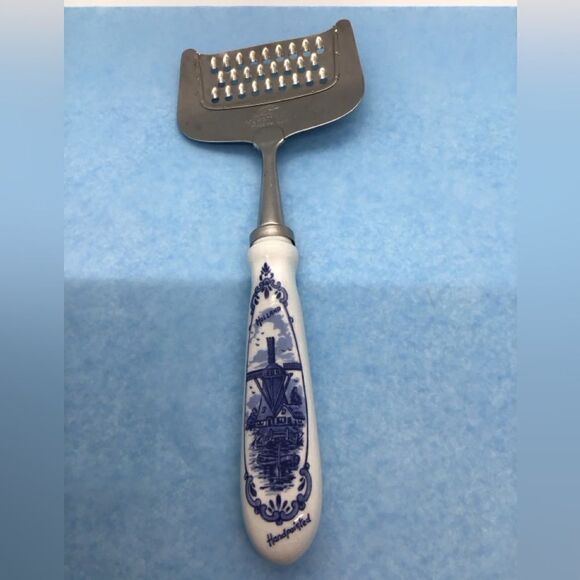 Hand painted Delft Henry Willig Cheese Grater - Picture 2 of 5